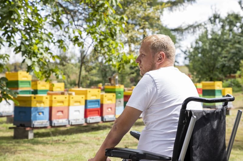 Niepełnosprawność – czy to przeszkoda w pszczelarstwie?